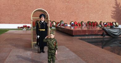 В Латвии начался снос памятника воинам Советской Армии